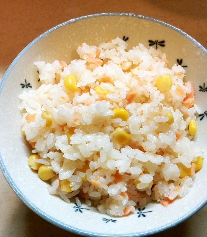 凍ったままでOK! 冷凍鮭の絶品炊き込みご飯