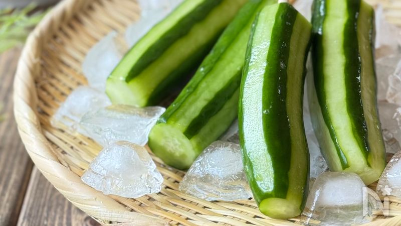 お家でお祭り気分！！調味料一つで作る絶品 きゅうりの一本漬け- YouTube