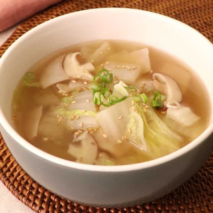 スープの素が無くても簡単！美味しい！白菜と鶏胸肉のスープ