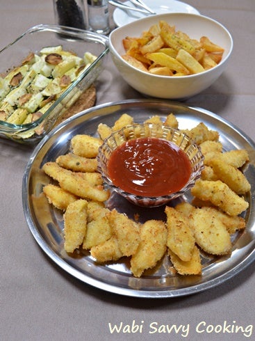 クリスピーフィッシュフィンガーとパセリの葉を白の背景に分離の写真素材・画像素材 Image 86314426