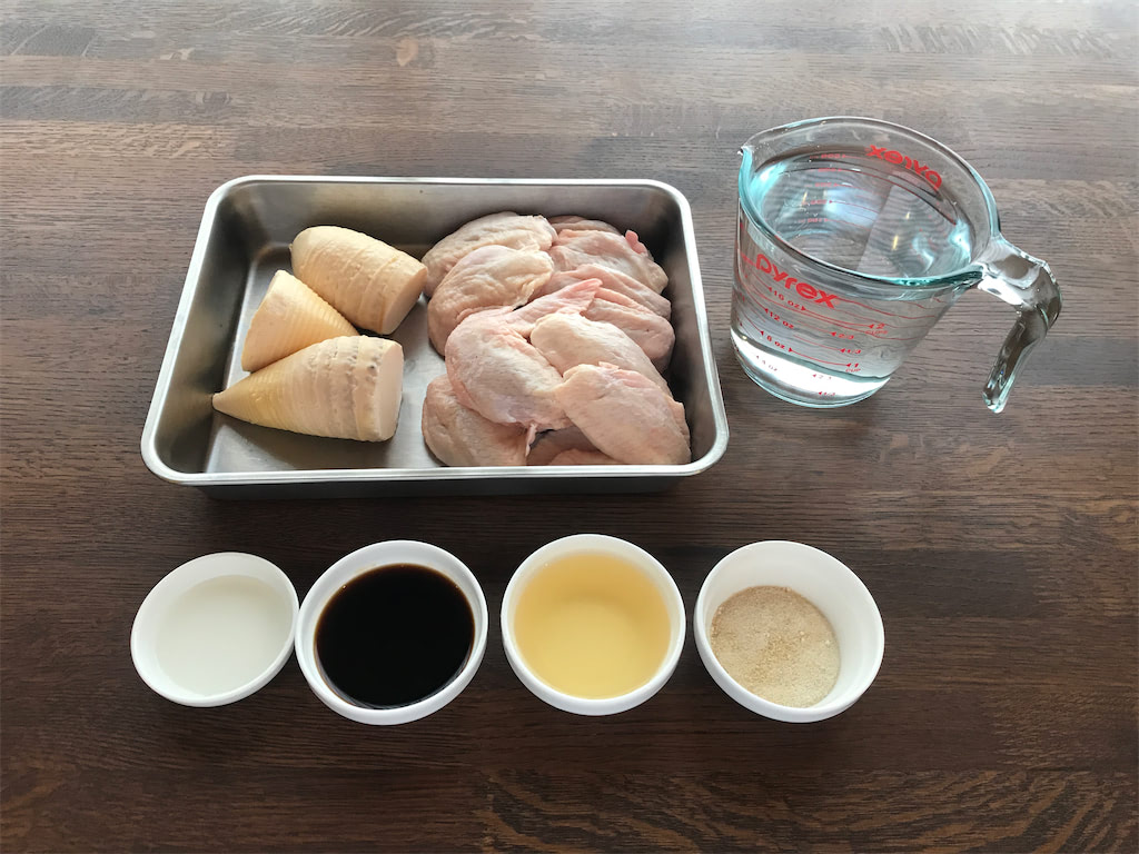 タケノコと鶏手羽のニンニク醬油煮込み