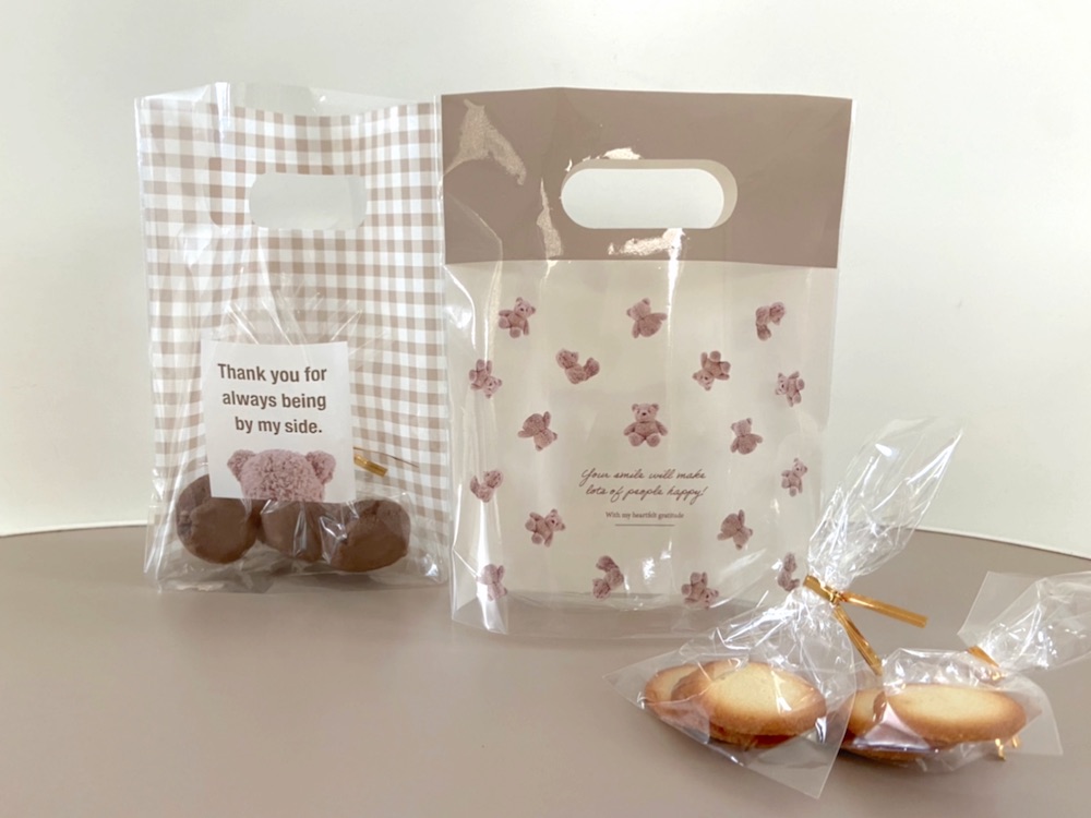 ギフト以外にも使える！ダイソーの紙袋が「何かと便利」「おしゃれで実用的」 - macaroni