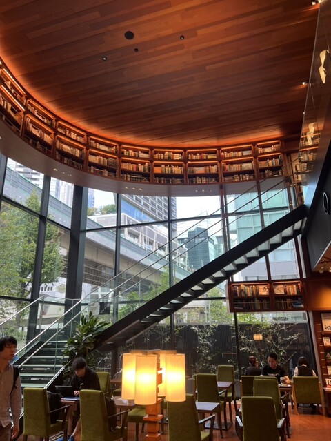 梅田の新オシャレスタバ！関西大学キャンパスがうらやましい！〜スタバ旅 第217回 大阪・TSUTAYA 梅田 MeRISE – ケンタの日本全国スタバ旅