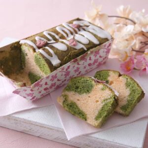 お友達の中学卒業のプレゼントに！お菓子バッグに詰め合わせた文具とギフトカード♡, 5連のお菓子を5パック使って作るお菓子バッグ😊,森永製菓さんがおっとっとで作っているYouTubeのお菓子バッグを参考に作りました♡, .,これまで他にもお菓子ドレスやお菓子帽子、お菓子ブーケを作ってきているので、作り方など今日のAmebaブログにまとめました♡,