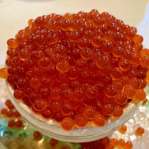 魚のプロ直伝 簡単いくらの醤油漬けレシピ。失敗しない生筋子 鮭の卵 のほぐし方を解説!三越伊勢丹の食メディアFOODIE フーディー