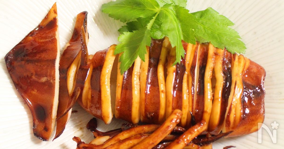 北海道産のスルメイカをにんべんの「つゆの素」で仕上げた「いかのぽっぽ焼き」 - ippin イッピン