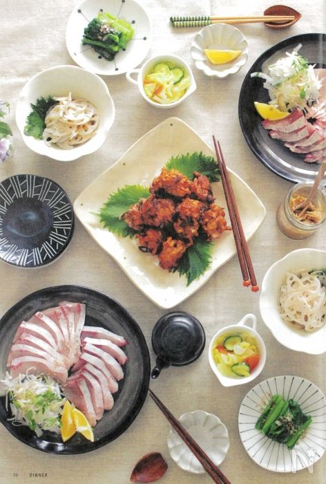 レシピはこちらです↓↓↓, 焼き魚がメインの日の献立を考えてみました👍, 作るのも大変だけど、献立考えるのが1番大変だよね🥹, ってことで,丸ごとマネできる献立だから, 保存して作ってみてね😘,小松菜と納豆の和物 , ＼材料 , 小松菜 1束 200g , 納豆 1パック,＼作り方 , 小松菜をざく切りにする, 耐熱容器にいれてラップする, 600wで３分チンする,