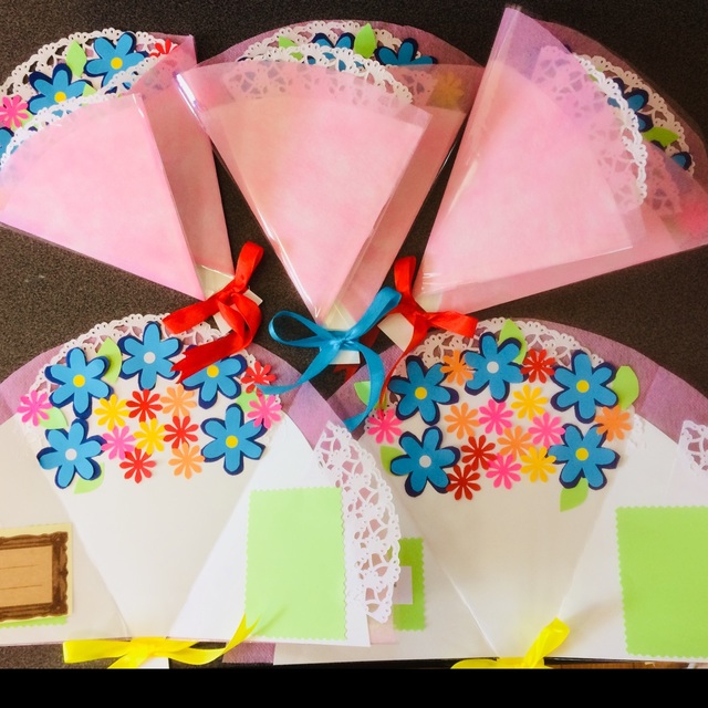 暮らし季節の切り絵カード6 母の日に手作りプレゼント「花のリースカード」 - 家電 Watch