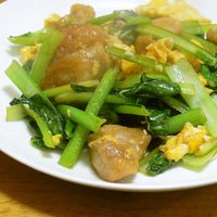 むね肉1枚大満足 シャキシャキ小松菜と鶏肉のふわふわ卵炒め