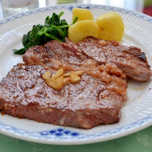 牛肉とピーマンの甘辛炒め