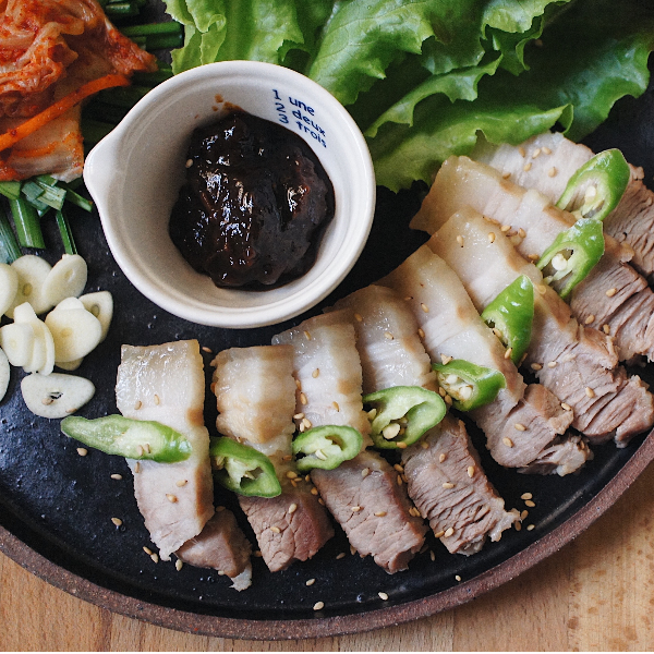 保温機能で生地を発酵！ 大同電鍋 で作る、ふわふわちぎりパンレシピ🍞 大同電鍋の「 保温」機能、完成したお料理を保温するだけでなく、パンなどの生地の発酵などにも便利に活用できるのをご存知ですか！？😍電鍋で作ったパンはふわっふわの食感でボリュームも満点