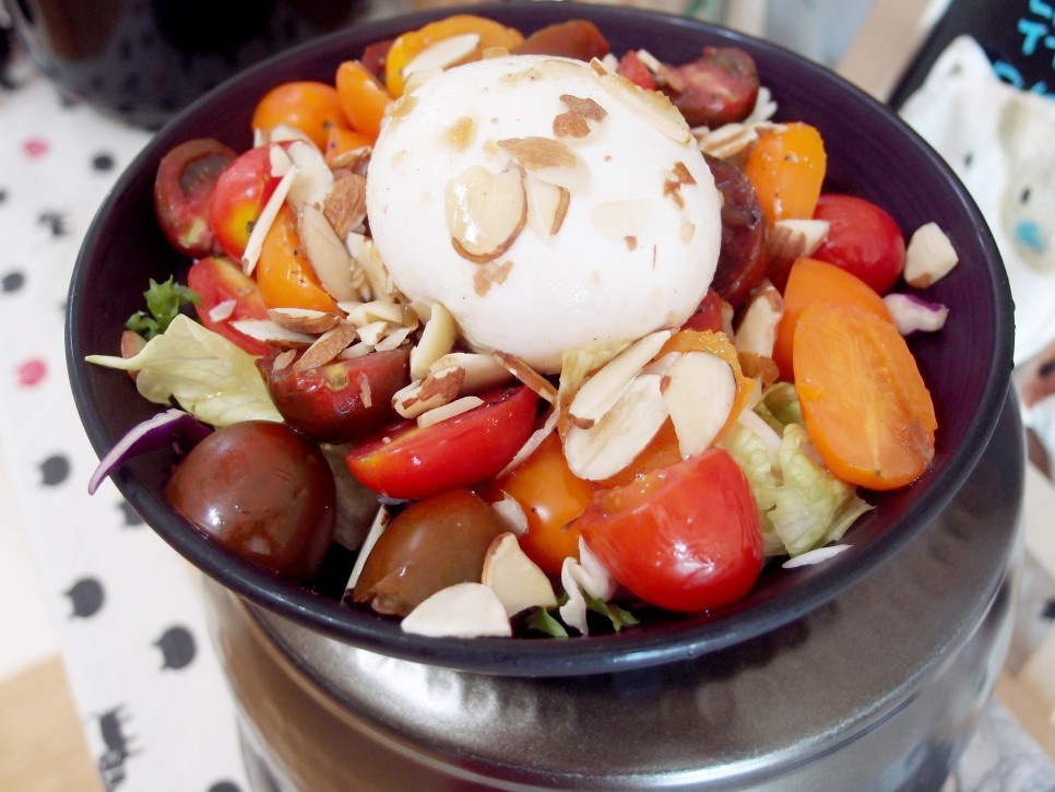 レシピ ブッラータチーズで♬生ハムとアボカドトマトのバジルペッパー♬ - しにゃごはん blog