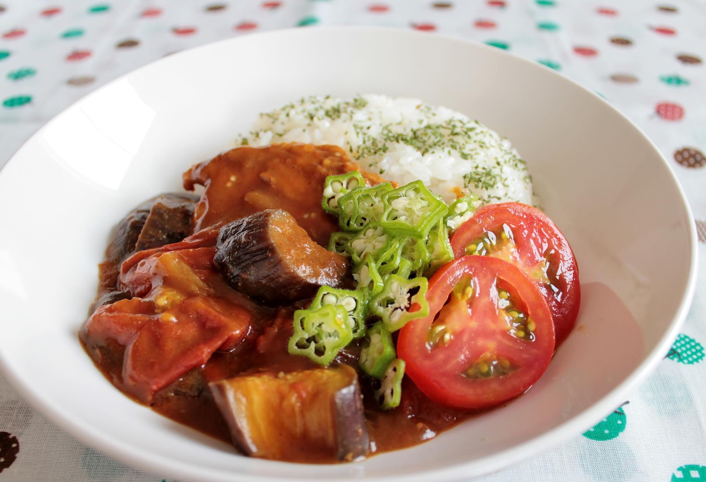 3すテップでできる!超簡単で本格的!市販のルーで作る無水トマトバターチキンカレーの作り方 - だれウマ