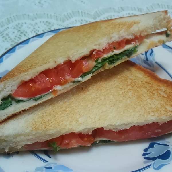 朝食やブランチに食べたい！BLTEホットサンドレシピ - おうちごはんストーリ