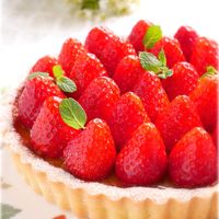 いちごの焼き込みタルト🍓🥧レシピあり📝 プラントベース、グルテンフリーで シュガーフリーのタルトできました👏 タルト生地はサックサク✨アーモンドクリームはふわっと いちごがジューシー🍓 なかなかいい感じでした😚 いつも辛口評価のかいじゅうさんが これめっちゃ