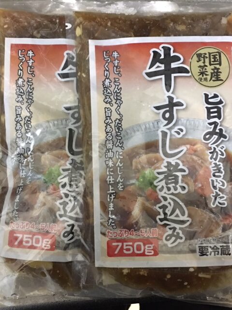爆食美人女子アナが作る 『プルコギ三色丼』 ①プルコギカレー ＜材料＞ ・たまねぎ 1個 ・じゃがいも 1個 ・ブラウンマッシュルーム 6個 ・プルコギビーフ330g ・オリーブオイル 適量 ・カレーペースト 大さじ3 ・水 200cc ＜作り方＞ ① たまねぎとじゃがいもを