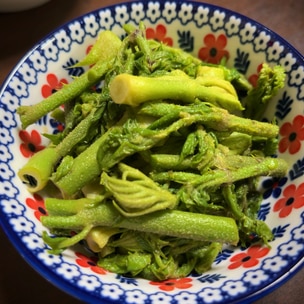 山菜 と チーズパン自由きまぐれ