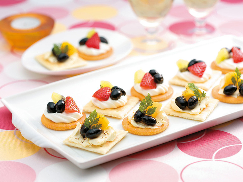 クリームチーズとハニーナッツのカナッペ┃レシピ┃カルディコーヒーファーム公式サイト