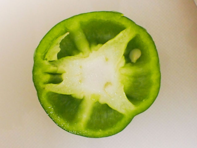 断面キャベツ野菜と新鮮な全体のクローズ アップの図のイラスト素材・ベクター Image 17312878