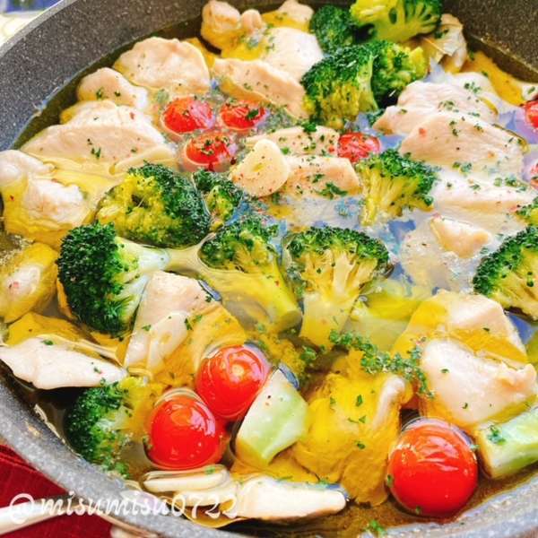 パスタやパンに♪鶏むね肉とセミドライトマトのアヒージョ
