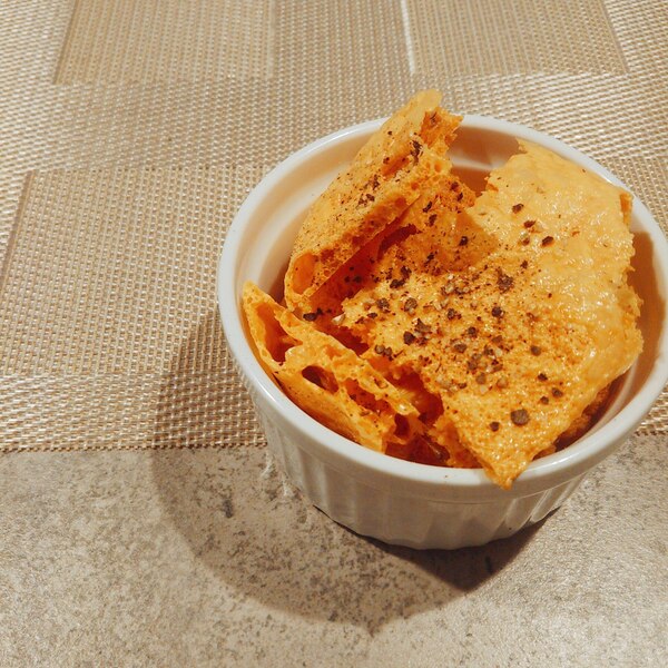 パリパリでおいしい！お手軽チーズせんべいを作ろう！フーディストノート