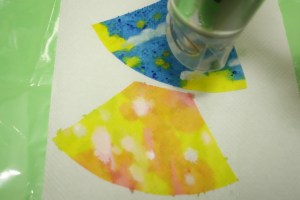 染め紙であそぼう！キッチンペーパーと絵の具で作るお花の作り方多胎マム