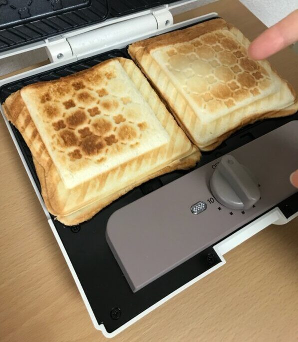 ホットサンドメーカー 電気 マルチサンド グリル野菜 2枚 ダブル 5種プレート付 おしゃれ ワッフル ドーナツ たい焼き IMS-902アイリスオーヤマ おすすめ