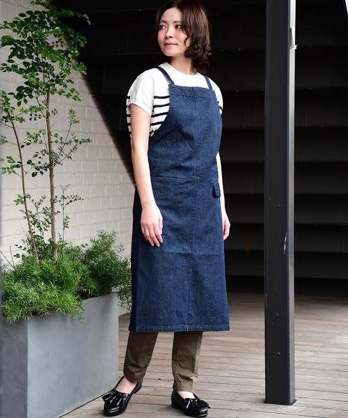 ロングキャンバスエプロン。 カフェ、バリスタ、ビストロ、レストラン、ウェイトスタッフ、パティシエの制服。 花屋、画家、理髪店、美容院の作業服