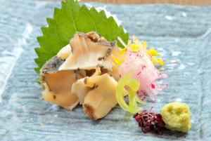 Amazon.co.jp: 越戸商店煮ツブ貝 モスソ貝 ツブ貝 1㎏ 殻付き ボイル済み 北三陸産 濃厚な旨味と甘みが特徴 お刺身 おでん 煮物磯風味 ヘルシー コリコリ 大容量 つまみ : 食品・飲料・お酒