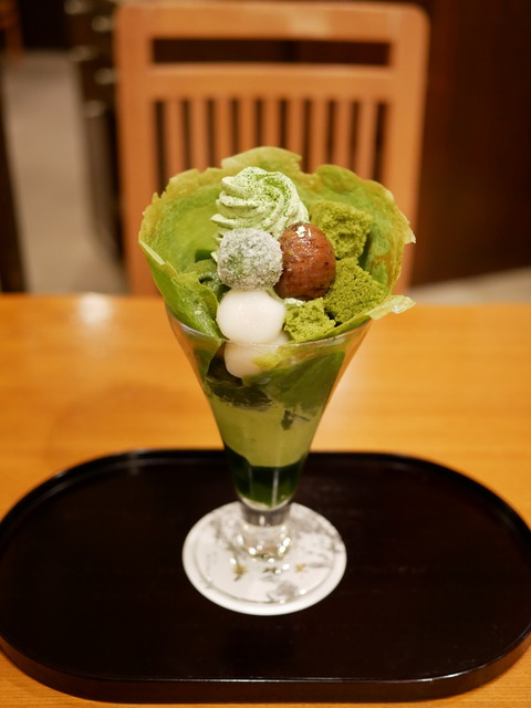 祇園辻利』が手掛ける、パフェをはじめとした抹茶スイーツの人気店！ 茶寮都路里 京都伊勢丹店京都府京都市日本全国食べ歩き
