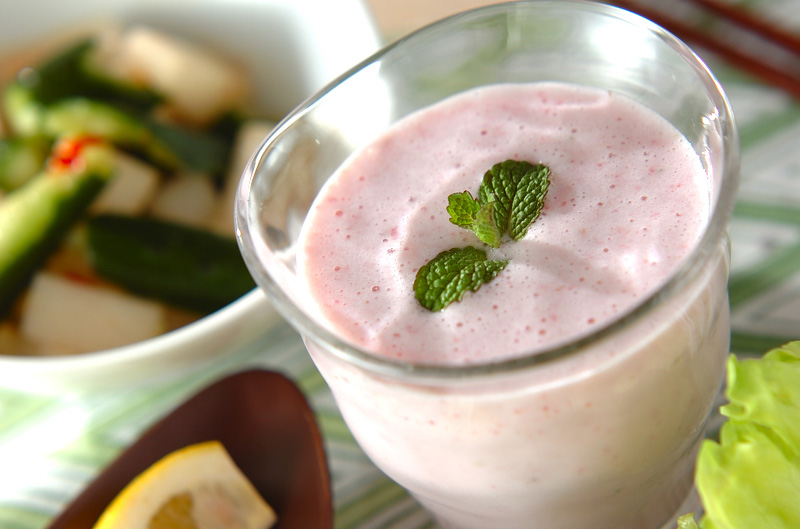 ICHIBIKOのいちごミルクのもとで作る。混ぜて冷やして完成「いちごミルクプリン」アンジェ日々のコラム