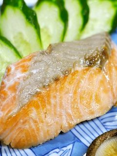 鮭のホイル焼き フライパンでの簡単レシピ作り方：白ごはん.com