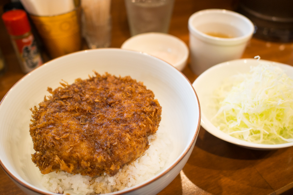 すた丼+メンチカツセット。伝説のすた丼屋 - チェーン店で晩ごはん