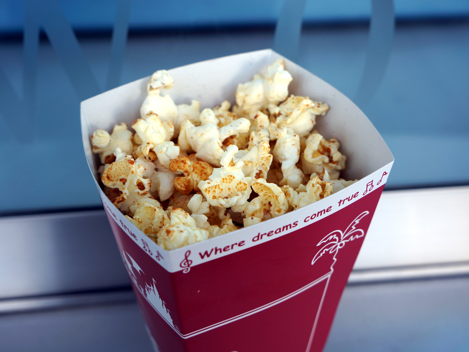 ディズニーリゾート どれもおいしくて選べない! あなたが好きなポップコーンの味は? 人気投票実施中お菓子 ねとらぼリサーチ