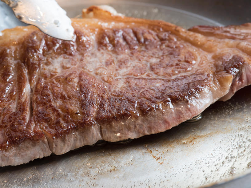 お肉に愛を注ぎます 名店フレンチシェフの究極のステーキの焼き方クラシルシェフのレシピ帖 LA BONNE TABLE 中村和成