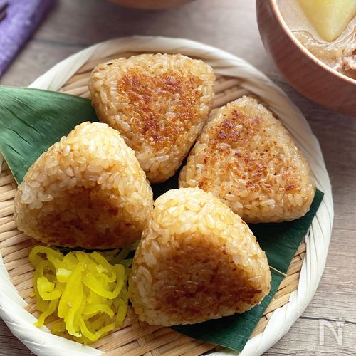 NOWハンバーガーとチーズの大きな大きな焼きおにぎり弁当