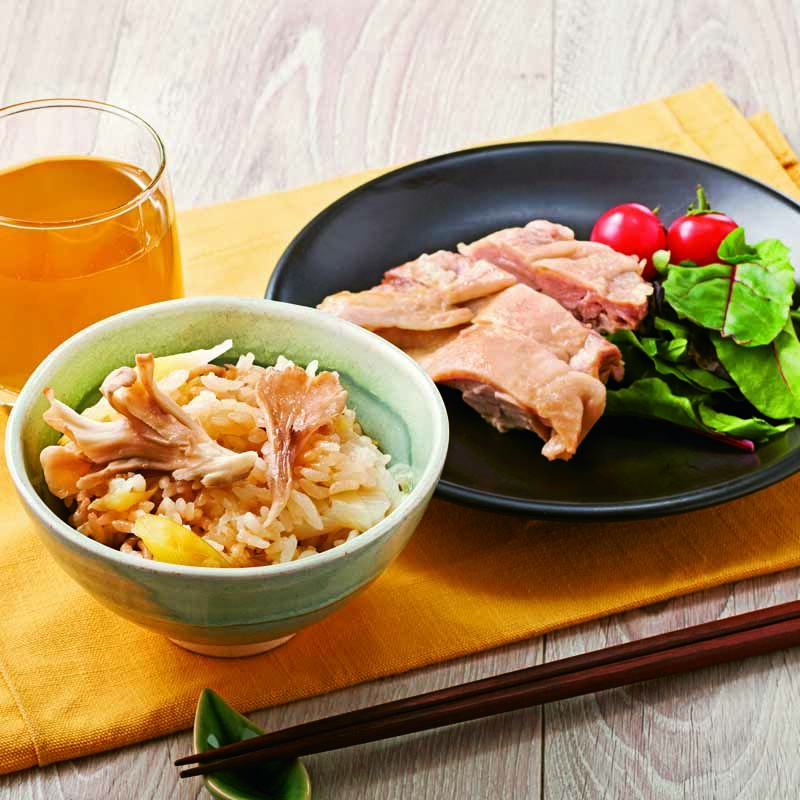 炊き込みご飯と切り干し大根のうま煮のお昼ご飯生活ホーム和気あいあい