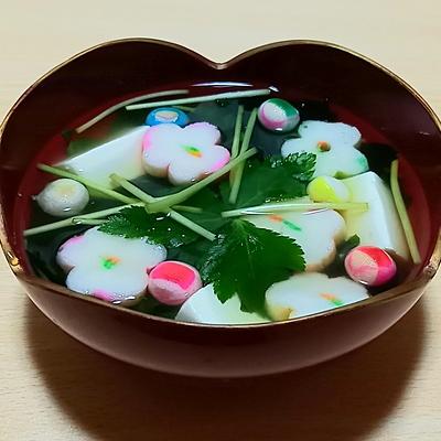 わかめと麩 ふ のお吸いもの