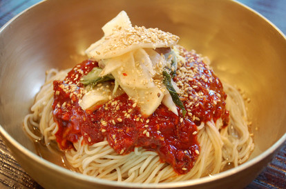 7月11日は「ラーメンの日」 韓国では「煮立てて」食べる！ BTSも好きな「ソースで和える」麺も 吉崎エイジーニョ- エキスパート -Yahoo!ニュース