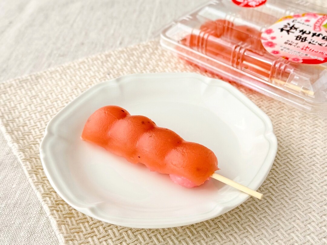 2024年9月4日 水 より、セブンイレブンが「秋の三色団子 172円 」を新発売します。 いもあんとあんこをもちもち食感の生地に包んだ串団子です。販売地域は、関東、甲信越、静岡県です。 このアカウントではコンビニ新商品、チェーン店の新メニューを中心に年間2000