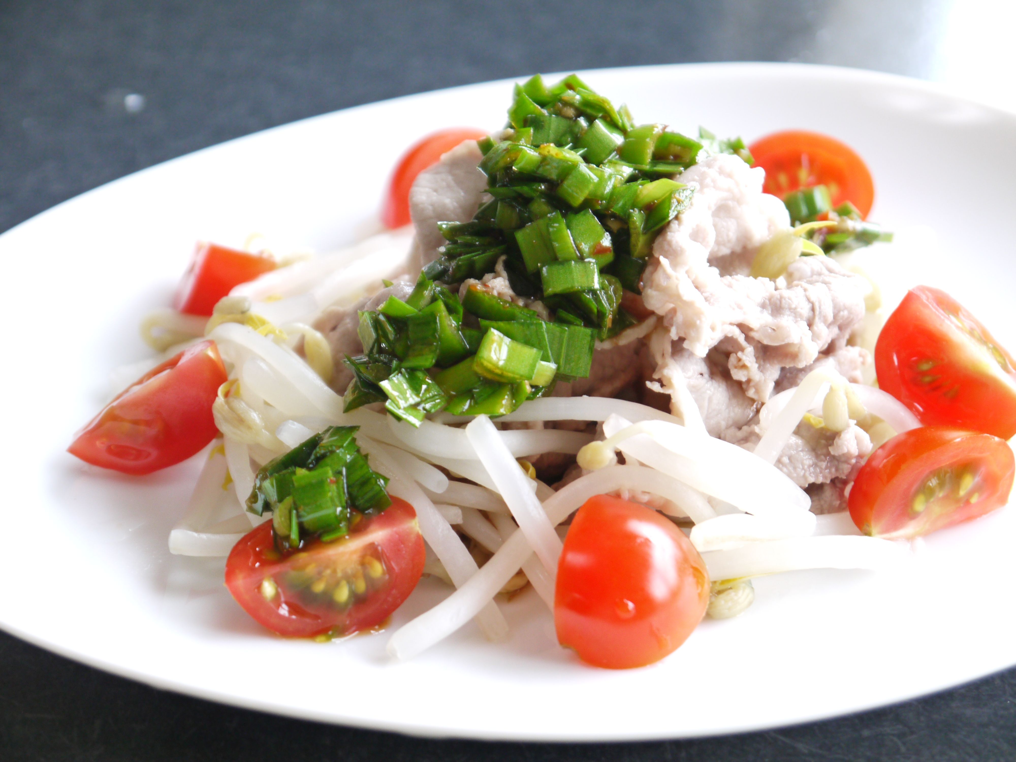 ニラだれの冷しゃぶの作り方 夏バテ中でもサッパリ美味しい！ニラだれの冷しゃぶ 一人暮らしの自炊を応援