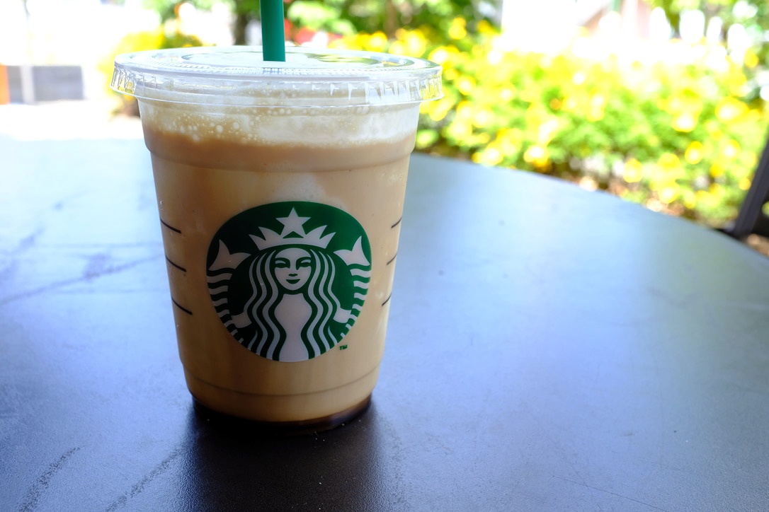 ラテやアフォガードをおうちで楽しむ！ヴィアで作るスタバ公式アレンジレシピをチェックウォーカープラス