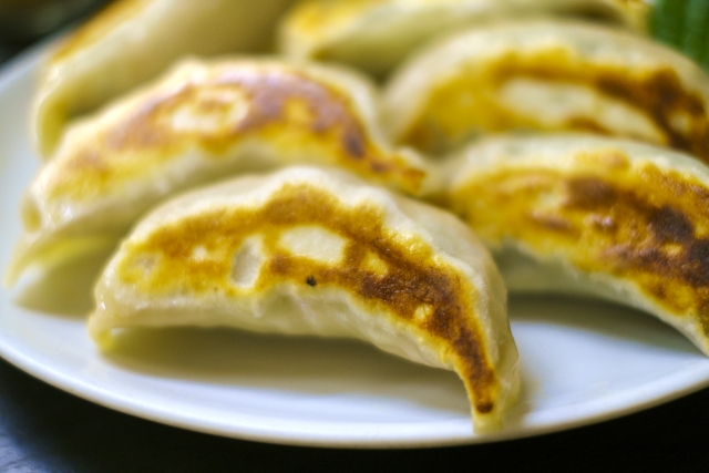 特売SALE★2779円!海老餃子大盛り1kg 計50粒!2個で500円OFFクーポン有 500g 25粒 ×2袋入送料無料エビ餃子 冷凍餃子冷凍海老餃子 蒸し餃子 焼き餃子 揚げ餃子 水餃子 ぎょうざ ギョウザ えび 贅沢 ゴロゴロ海老 中華 お惣菜 食品 おかず お弁当 ヘルシー