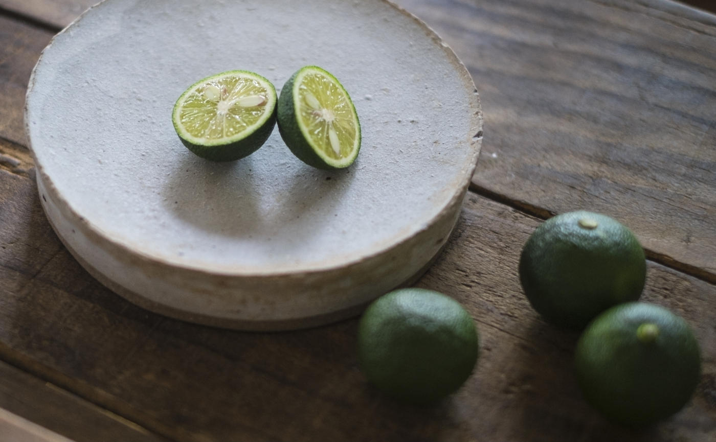 かぼすの保存 なるほど！果汁だけ冷凍する方法もあるのね♪カットしても丸ごとでも1か月キープ！2024年11月3日- エキサイトニュース