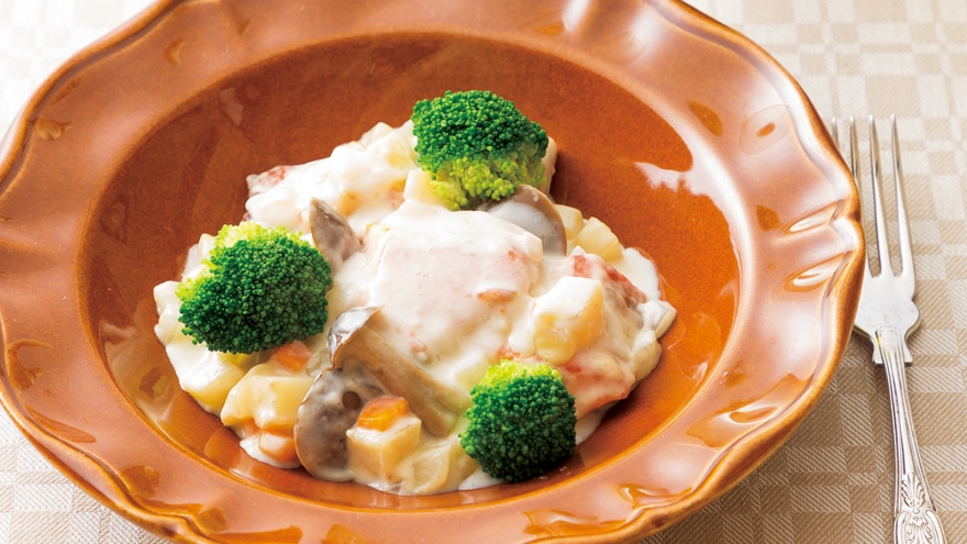 簡単！鮭とほうれん草のクリームオムライスレシピ