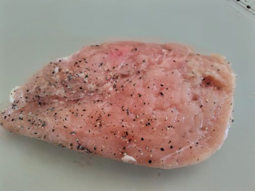 低温調理でみずみずしく柔らかい鶏ハムのピンク色の断面の写真素材105527737- PIXTA