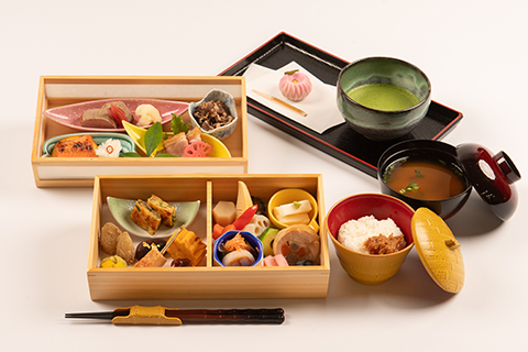 なぜ若者は電車の中で平気で飲み食いするのか : 社会とテレビメディア 不惑のコラム