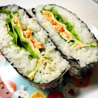 薬味入り酢飯で♡鮭フレークのおにぎらず♪ by santababyクックパッド簡単おいしいみんなのレシピが392万品