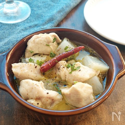 鶏むね肉の土鍋アヒージョ 、 鶏むね肉の下処理がポイント - 魚料理と簡単レシピ