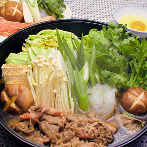 出汁の黄金比率おしえます！カラダに染み渡る美味しさ『すき焼き煮込みうどん』の作り方